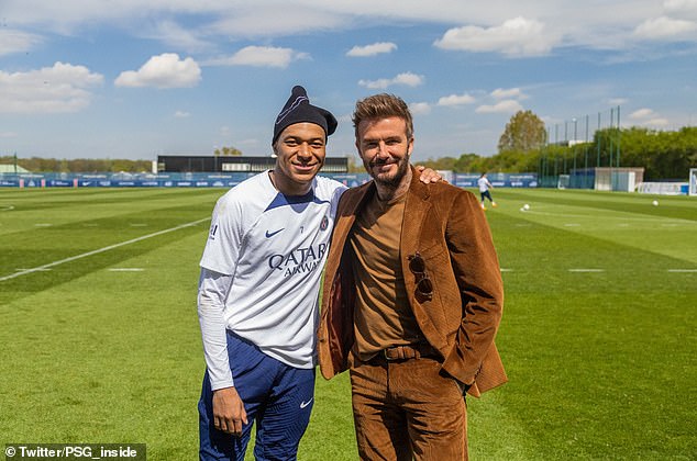 David Beckham hizo un feliz regreso al Paris Saint-Germain mientras se reunía con sus jugadores