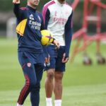 El jefe del Arsenal, Mikel Arteta, en la foto con Gabriel, aún no ha extendido su contrato