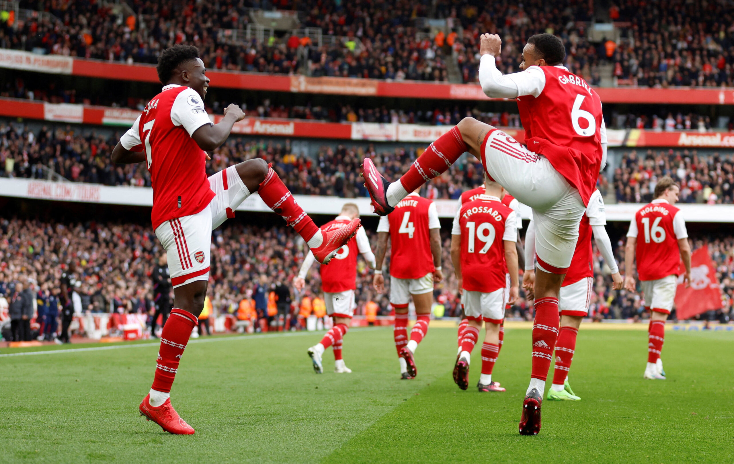 El Arsenal todavía puede ganar el título de la Premier League, afirma Paul Merson