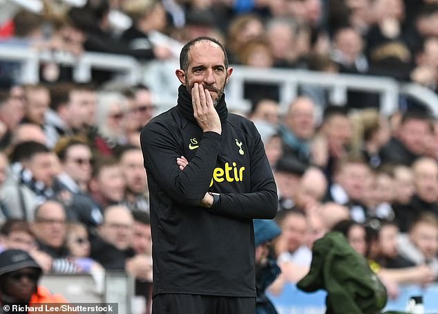 El Tottenham ha despedido al entrenador en jefe en funciones Cristian Stellini después de la derrota por 6-1 ante el Newcastle.
