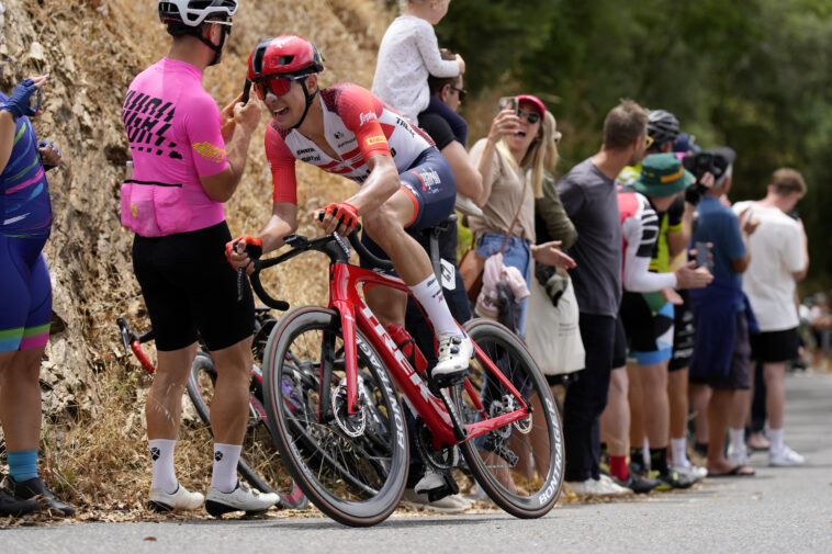 El ciclista que le disparó al gato del exjefe de estado canceló su contrato con Trek-Segafredo