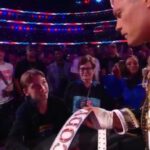 Cody Rhodes le dio su cinturón de pesas al hijo de Brode Lee, Brodie, en WrestleMania