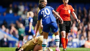 Lucy Bronze cayó con un dolor inmenso tras una hora del choque del Barcelona con el Chelsea