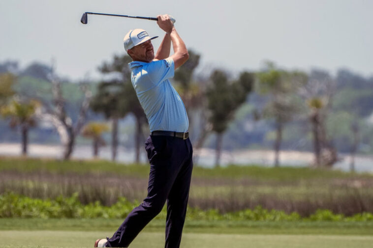 En una tabla de clasificación repleta de estrellas, Jimmy Walker lidera el RBC Heritage.