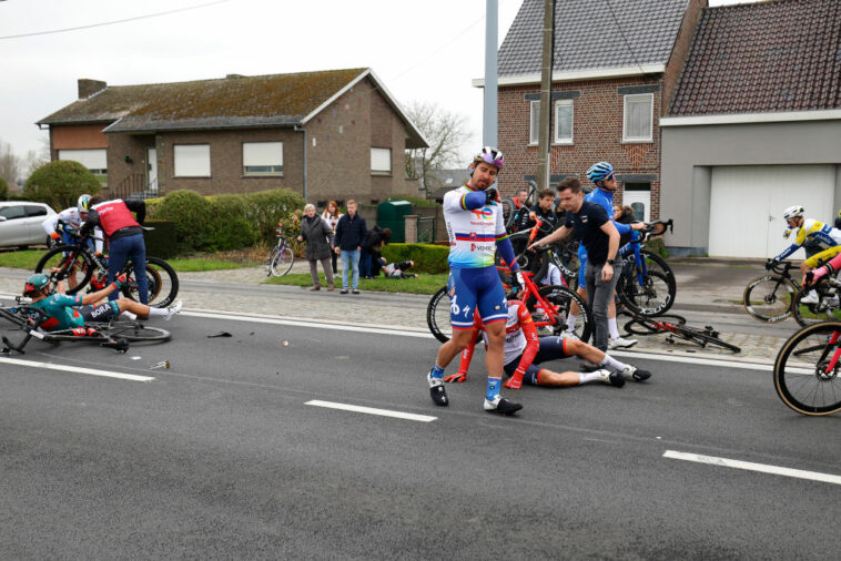 Filip Maciejuk descalificado del Tour de Flandes después de provocar un gran accidente