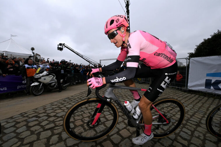 'Hombre, me da escalofríos': Neilson Powless quinto en su notable debut en el Tour de Flandes