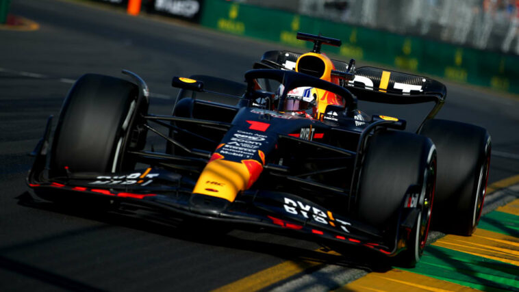 MELBOURNE, AUSTRALIA - 2 DE ABRIL: Max Verstappen de los Países Bajos conduciendo el (1) Oracle Red Bull