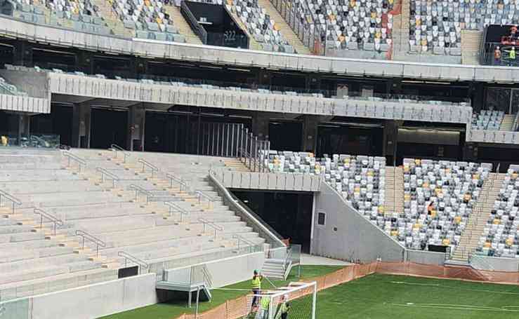 Atlético: Imágenes de prueba de fugas de la instalación de las vigas en el MRV Arena