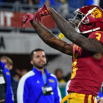 19 de noviembre de 2022;  Pasadena, California, Estados Unidos;  El receptor abierto de los Southern California Trojans, Jordan Addison (3), celebra su touchdown anotado contra los UCLA Bruins durante la segunda mitad en el Rose Bowl.  Crédito obligatorio: Gary A. Vasquez-USA TODAY Sports