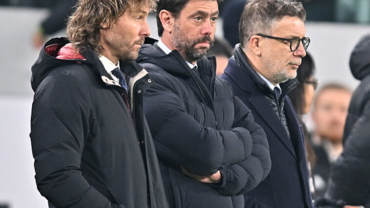 Nedved, Agnelli y Cherubini, en un partido de la Juventus.