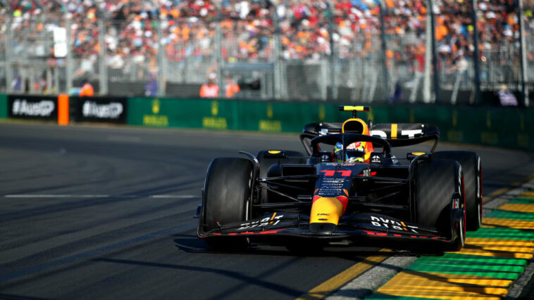 MELBOURNE, AUSTRALIA - 2 DE ABRIL: Sergio Pérez de México conduciendo el (11) Oracle Red Bull Racing