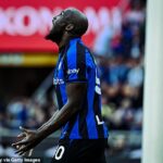 Romelu Lukaku no pudo aprovechar un centro desde seis yardas cuando el Inter se desplomó para derrotar