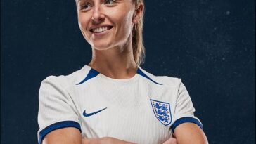 La capitana de Inglaterra Women, Leah Williamson, modeló su uniforme para la Copa del Mundo este verano.