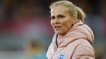 La primera derrota de Inglaterra en 31 partidos ha dejado a Sarina Wiegman (en la foto) con algunos problemas