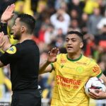 El árbitro Jeremie Pignard había anulado inicialmente el empate tardío de Nantes debido a una mano.