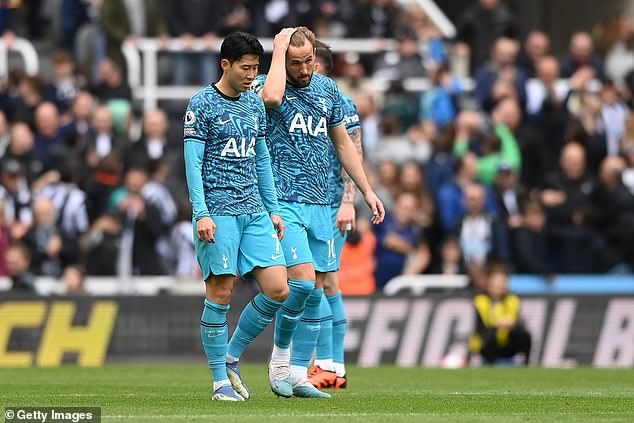 Los fanáticos del Tottenham estallaron de ira en línea después de que su equipo cayera 5-0 contra el Newcastle