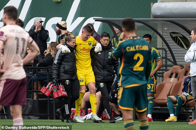 David Bingham se vio obligado a abandonar el juego al final, pero a los Timbers no les quedaban suplentes.