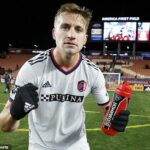 El defensor de St Louis City, Lucas Bartlett, celebra después de su victoria sobre Real Salt Lake el sábado