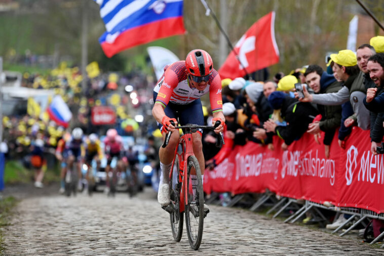 Mads Pedersen en su Tour de Flandes: Mejor morir en el intento que morir siguiendo