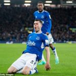 Michael Keane anotó un soberbio gol de último minuto para lograr el empate del Everton contra el Tottenham