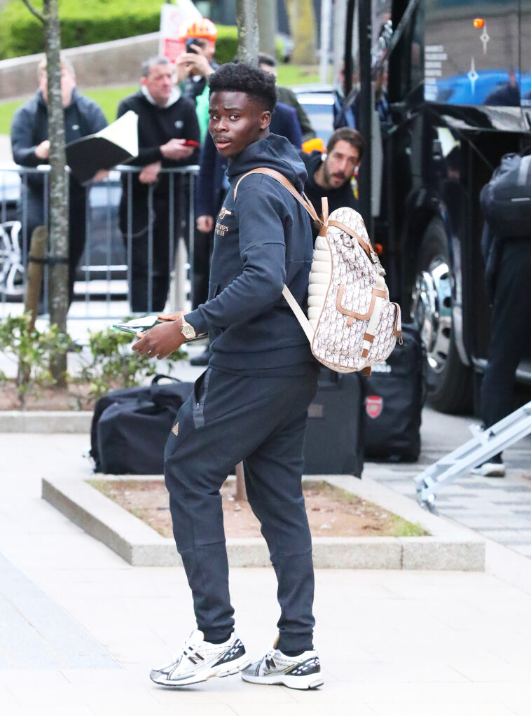 Los Gunners llegaron al Hotel Hyatt de Manchester el martes por la noche antes del partido.