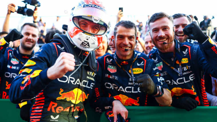 MELBOURNE, AUSTRALIA - 2 DE ABRIL: Ganador de la carrera Max Verstappen de Holanda y Oracle Red Bull