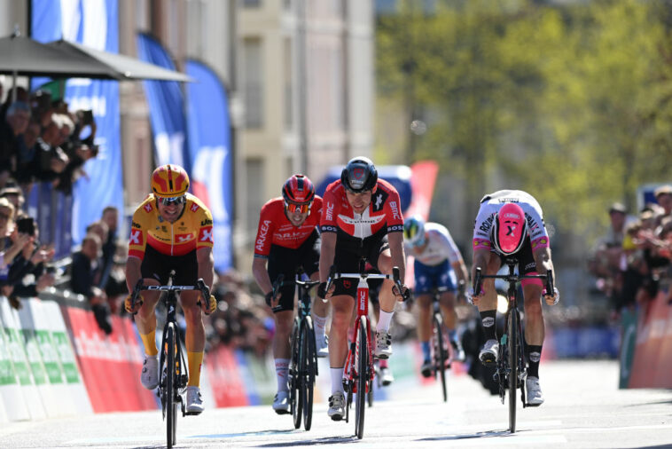 Pays de la Loire Tour: Alexander Kamp desbanca a Coquard por el título de la general y Dversnes gana la etapa 4