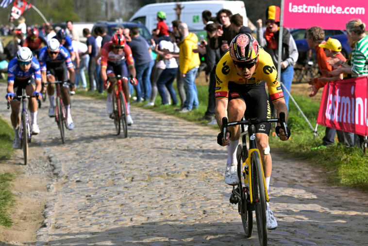 Philippe Gilbert: Wout van Aert 'quería demasiado ganar' en la París-Roubaix