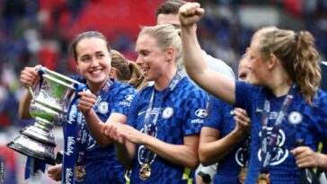 El Chelsea celebra con la Copa FA Femenina en 2022