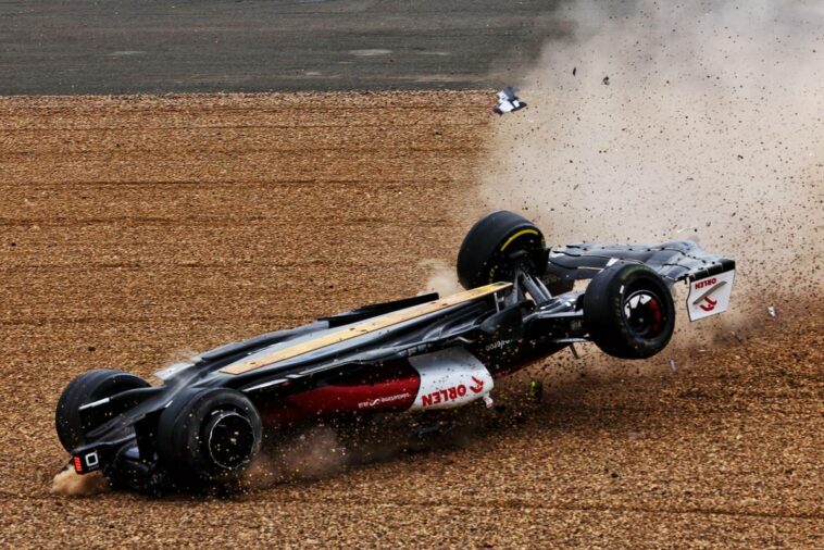 Silverstone cambia la segunda vuelta de la curva 1 como resultado del accidente de Zhou