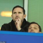 Simon Jordan afirmó que Chelsea corre el riesgo de convertirse en el hazmerreír si nombran a Frank Lampard