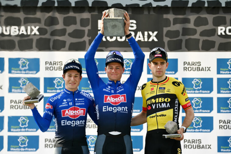 'Simplemente corrimos como júnior': Van der Poel saborea el cuarto Monumento en la París-Roubaix