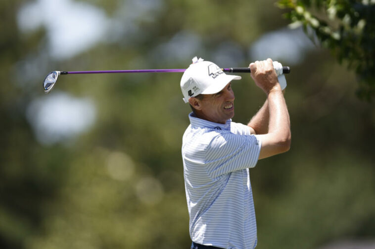 Steven Alker repite en Insperity Invitational, pero la historia real es que ganó con la familia de su ex caddie, amigos a la mano.