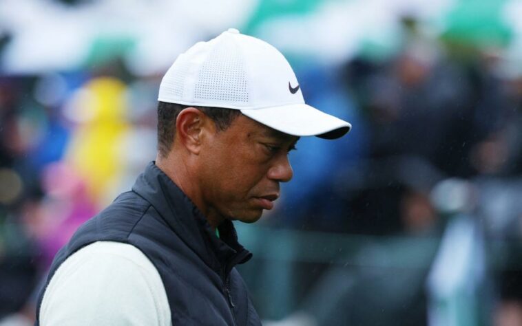 Augusta, Georgia, EE. UU. - 8 de abril de 2023 Tiger Woods de EE. UU. reacciona después de embocar su bogey putt en el green 17 durante la segunda ronda - Brian Snyder/Reuters