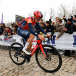 Tom Pidcock lamenta un 'error estúpido' mientras sufre 'hambre total' en el Tour de Flandes