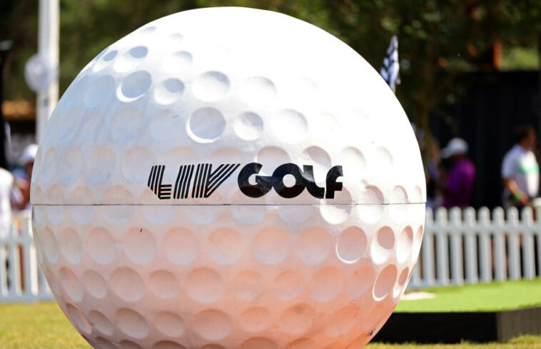 Un columnista de golf de toda la vida se preparó para la semana de Masters asistiendo a un evento de LIV Golf.  ¿Qué pensó?
