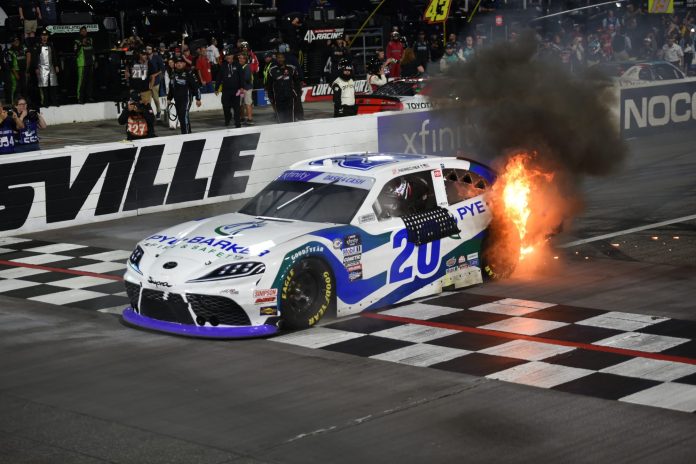 Video: John Hunter Nemechek prende fuego al Martinsville Speedway con celebración de la victoria