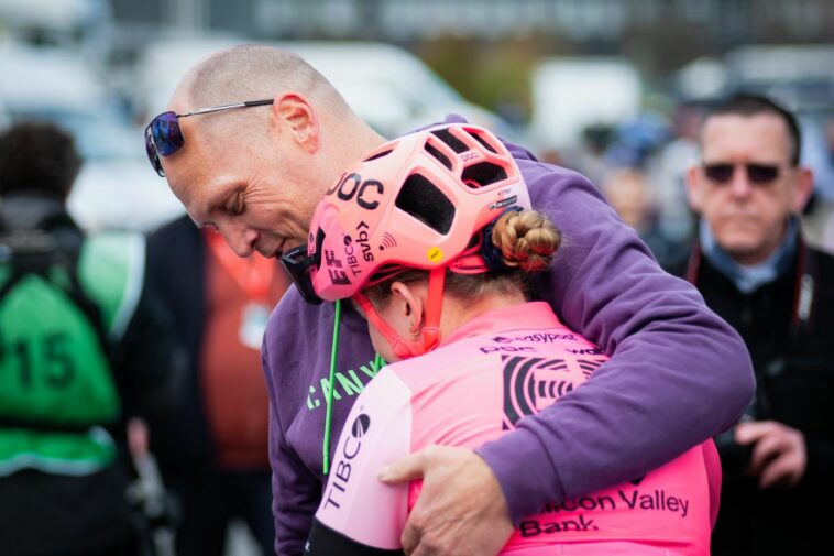 Zoe Backstedt corre por primera vez en la París-Roubaix con los pedales ganadores de la carrera de su padre