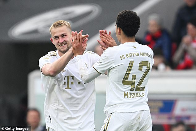 El gol de Matthijs de Ligt le dio la victoria al Bayern de Múnich y lo mantuvo al frente de la Bundesliga