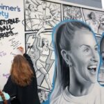 Un mural en el estadio de Brentford de momentos clave en la historia reciente de las mujeres de Inglaterra