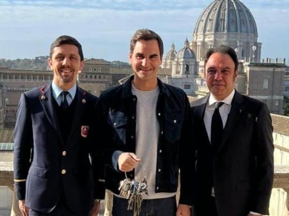 ¡Roger Federer le da a su esposa una visita privada a los Museos Vaticanos!