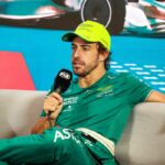 Fernando Alonso (ESP) Aston Martin F1 Team en la conferencia de prensa de la FIA posterior a la carrera.  07.05.2023.  Campeonato Mundial de Fórmula 1, Rd 5, Gran Premio de Miami, Miami, Florida, EE. UU., Día de la carrera.  - www.xpbimages.com, Correo electrónico: request@xpbimages.com © Copyright: XPB Images