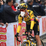 Primoz Roglic con mascarilla en el Giro de Italia