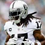 Camarógrafo demanda a Davante Adams, Raiders, Chiefs por incidente de empujón en 2022