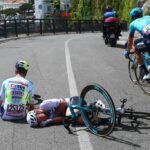 Cavendish, lesionado, se vuelve a estrellar en el Giro de Italia pero termina la etapa