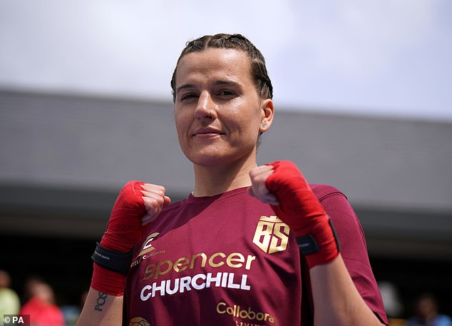 Chantelle Cameron (arriba) está disfrutando el desafío de enfrentarse a Katie Taylor en Dublín