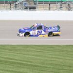 Christian Eckes supera a Kyle Busch por la pole de la Serie de Camionetas de NASCAR en Kansas