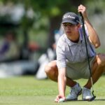 Community Christian's Collin Bond busca un putt durante el Torneo de Golf OSSAA Clase 2A en Lake Hefner Golf Club en Oklahoma City el martes 9 de mayo de 2023. Bond ocupó el primer lugar en el evento individual y Community Christian ocupó el primer lugar en el evento por equipos.