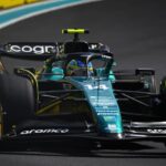 MIAMI, FLORIDA - 7 DE MAYO: Fernando Alonso de España conduciendo el (14) Aston Martin AMR23 Mercedes en