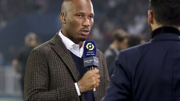 Didier Drogba ha sido criticado después de acusar a los jefes de fútbol de priorizar las sanciones por homofobia sobre el racismo.